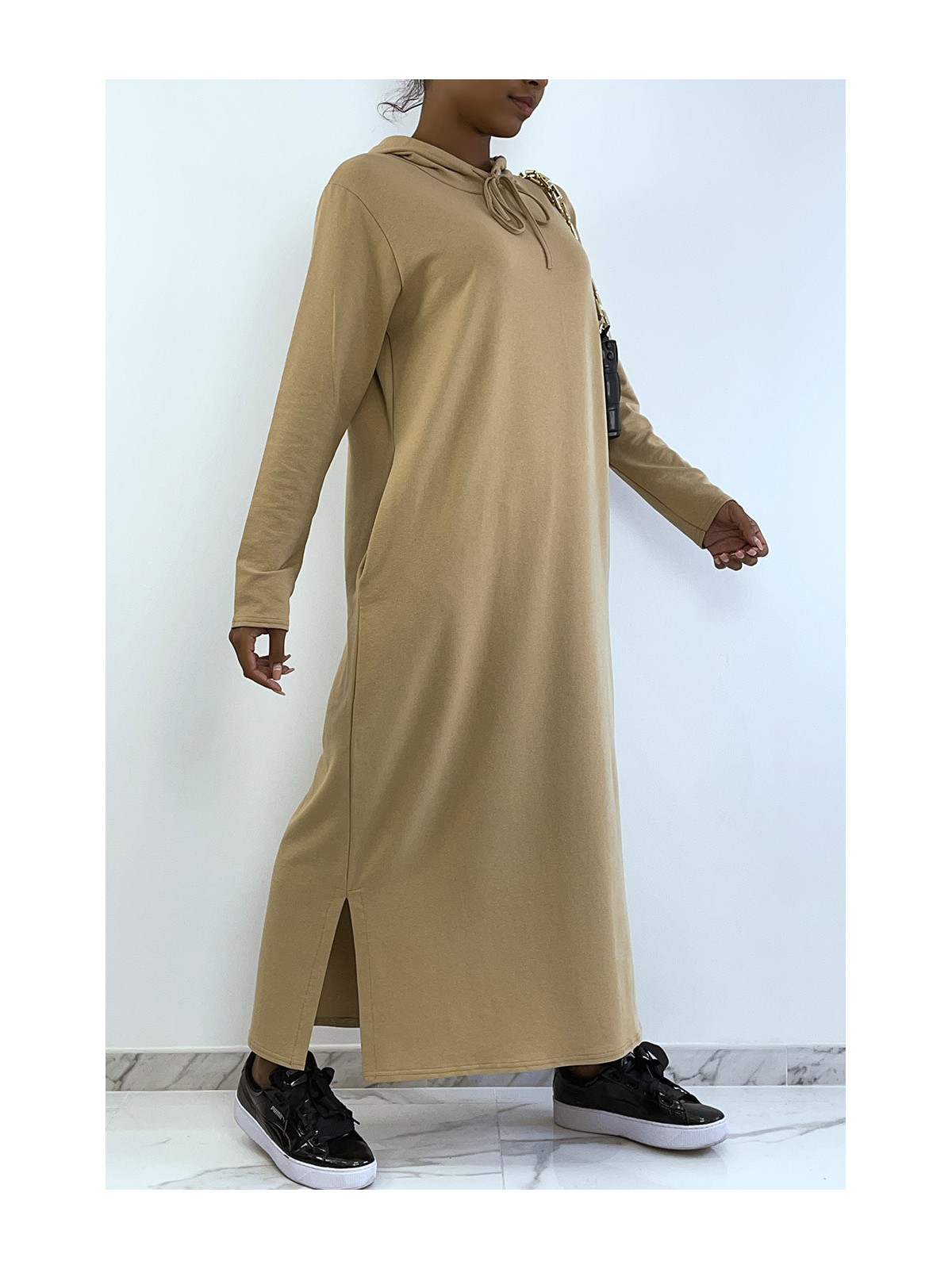 Longue robe sweat abaya camel à capuche - 4