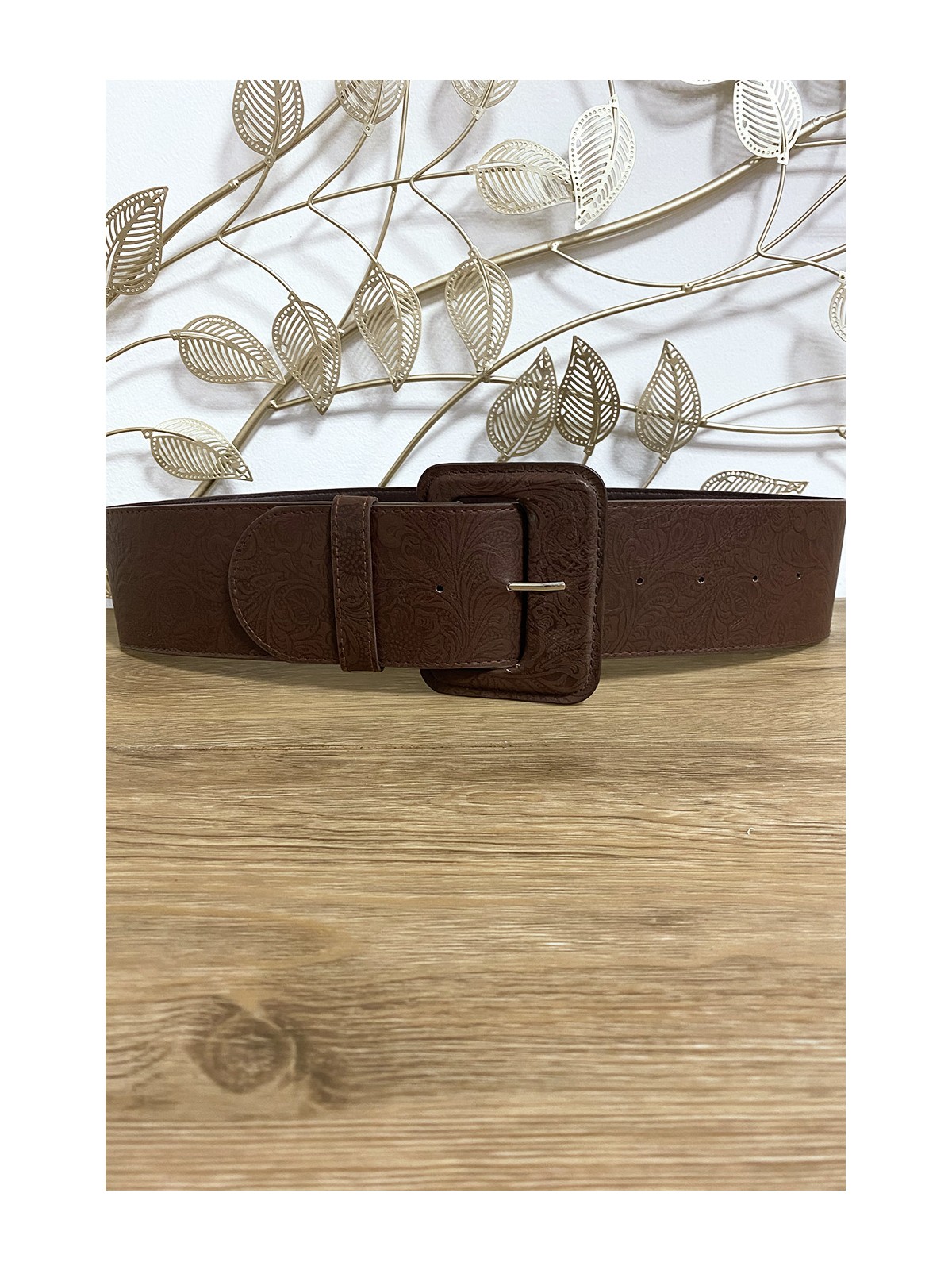 Grosse ceinture marron avec joli motif - 3