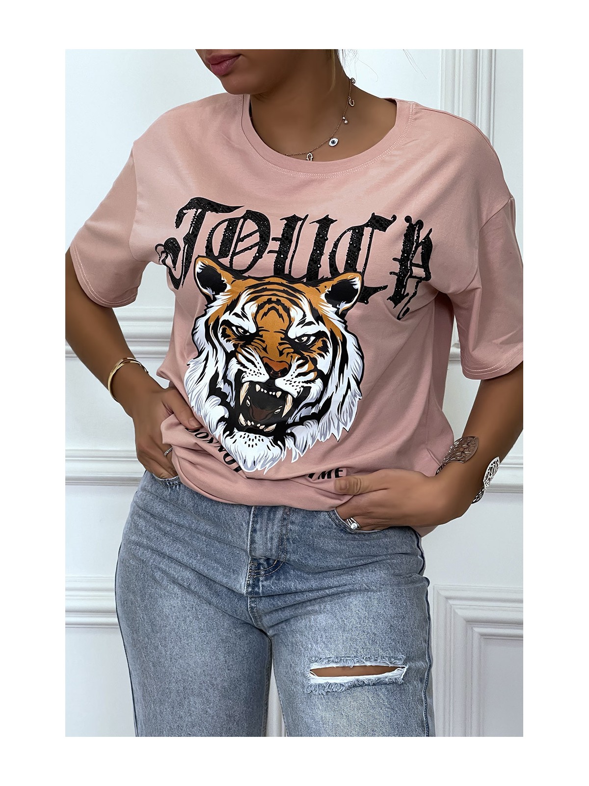 T-LLirt ample rose avec "tête de tigre" et écriture, à manches courtes - 1