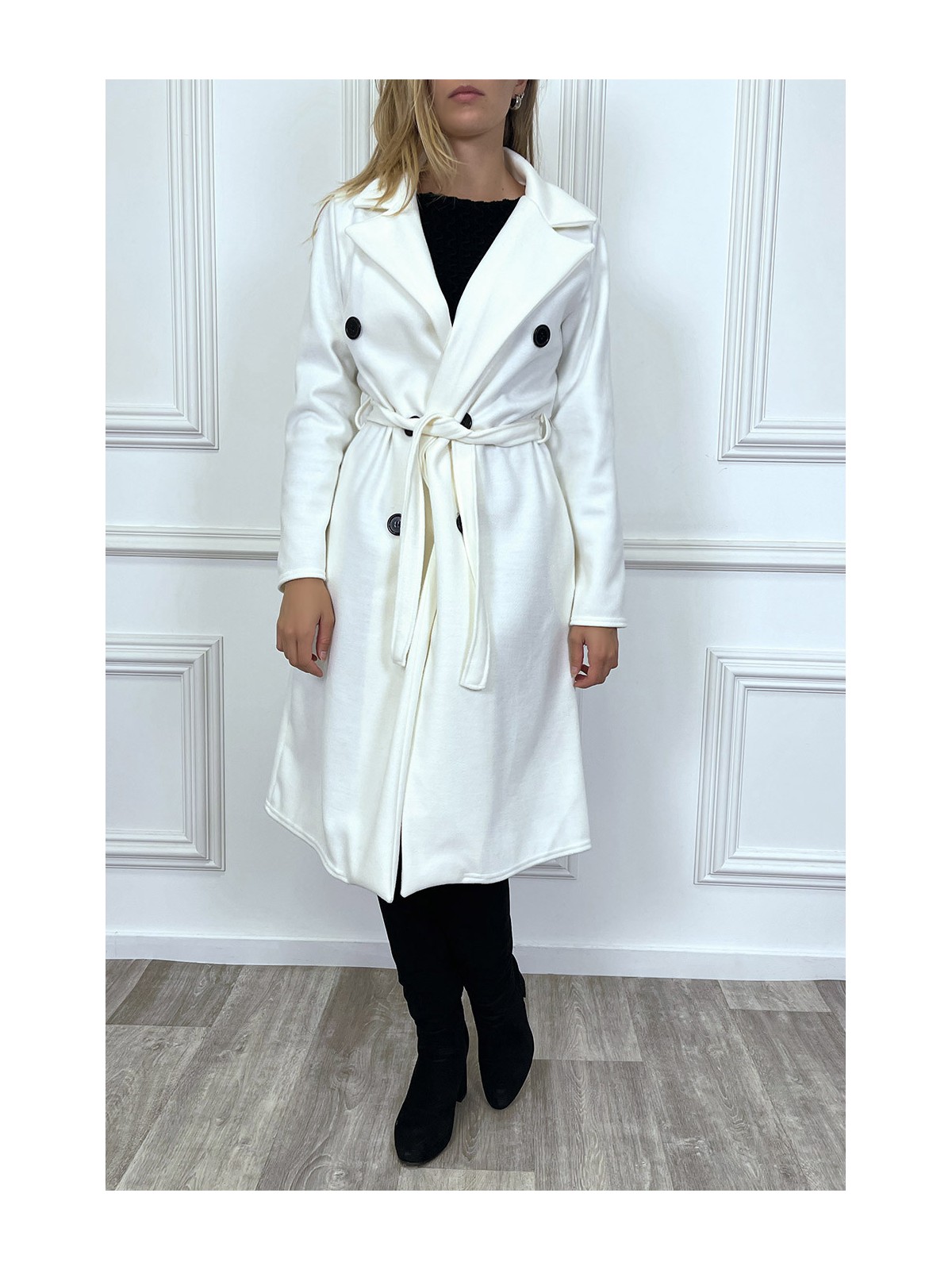 Long manteau croisé en blanc avec poches boutons et ceinture - 1