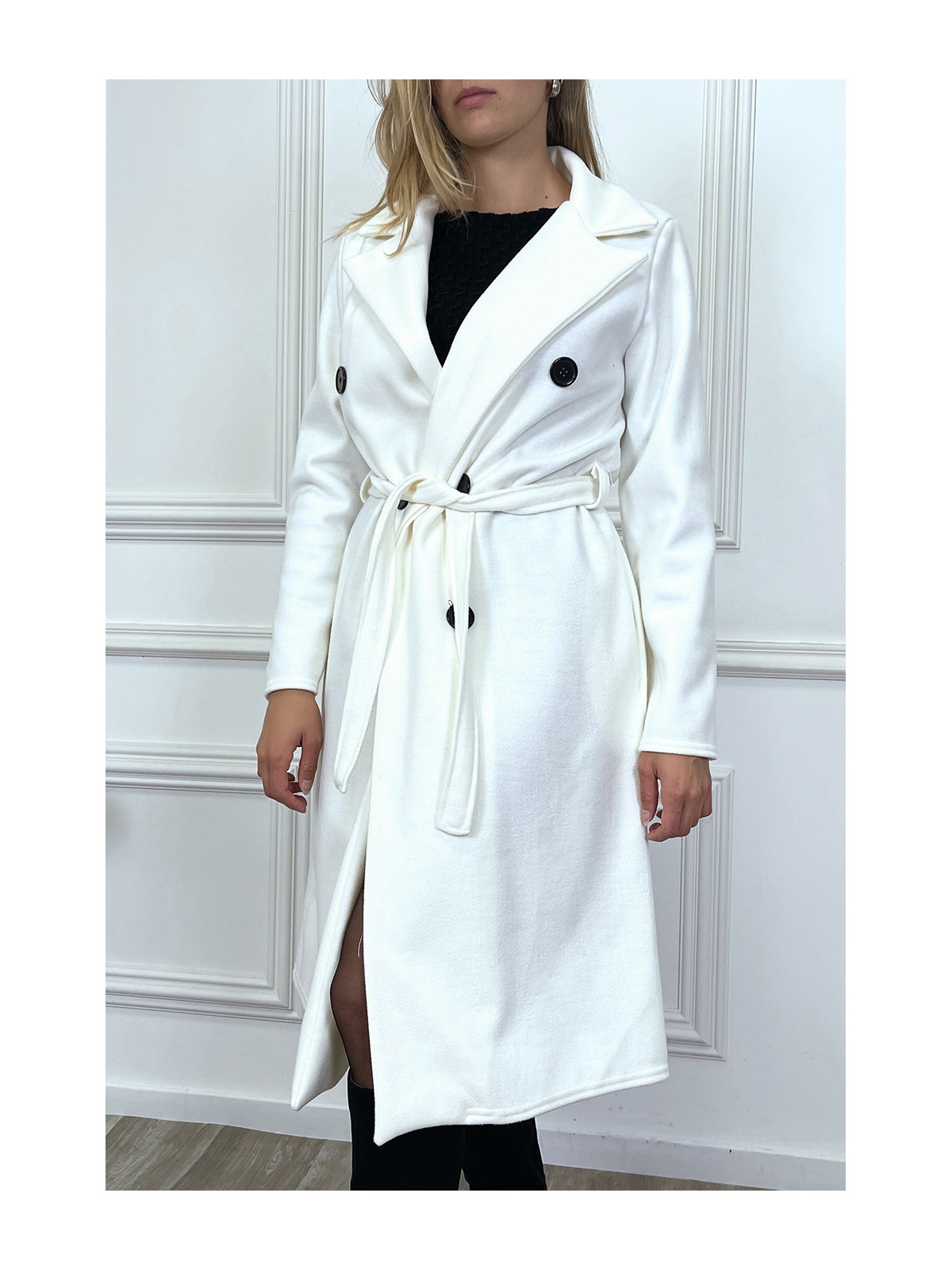 Long manteau croisé en blanc avec poches boutons et ceinture - 3