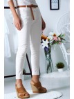 Superbe pantalon Blanc slim avec ceinture en similicuir - 2