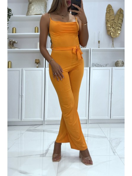 Combinaison pantalon orange à bretelles en chaines dorées et ceinture à la taille - 3
