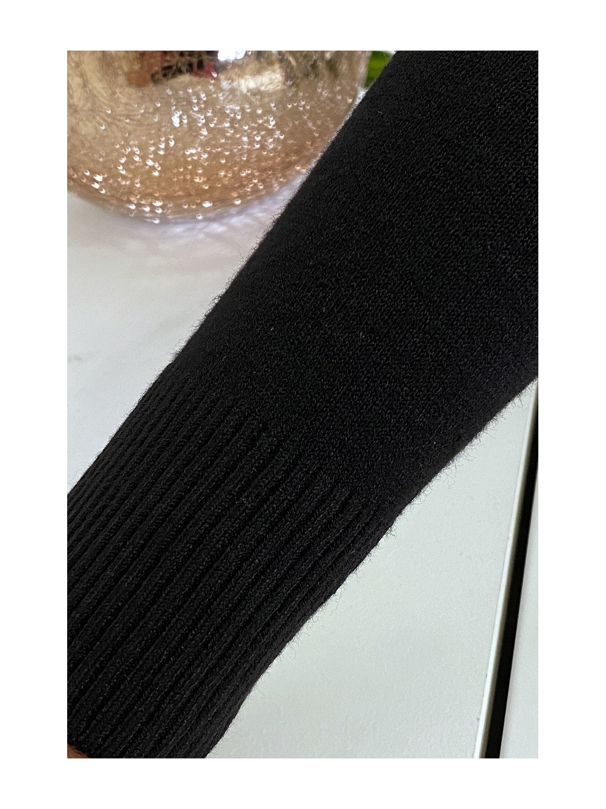 Pull noir col rond en maille tricot très extensible et très doux - 4