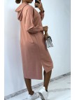Longue robe sweat over size en rose avec capuche - 3