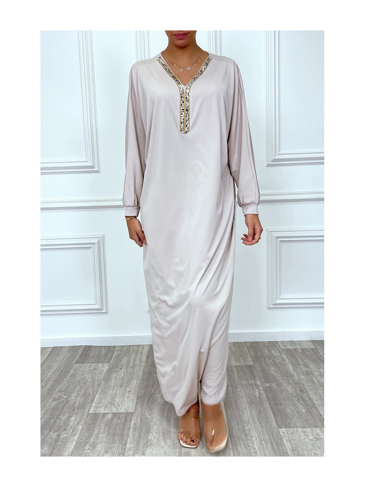 Abaya beige à encolure de strass et manches longues - 3