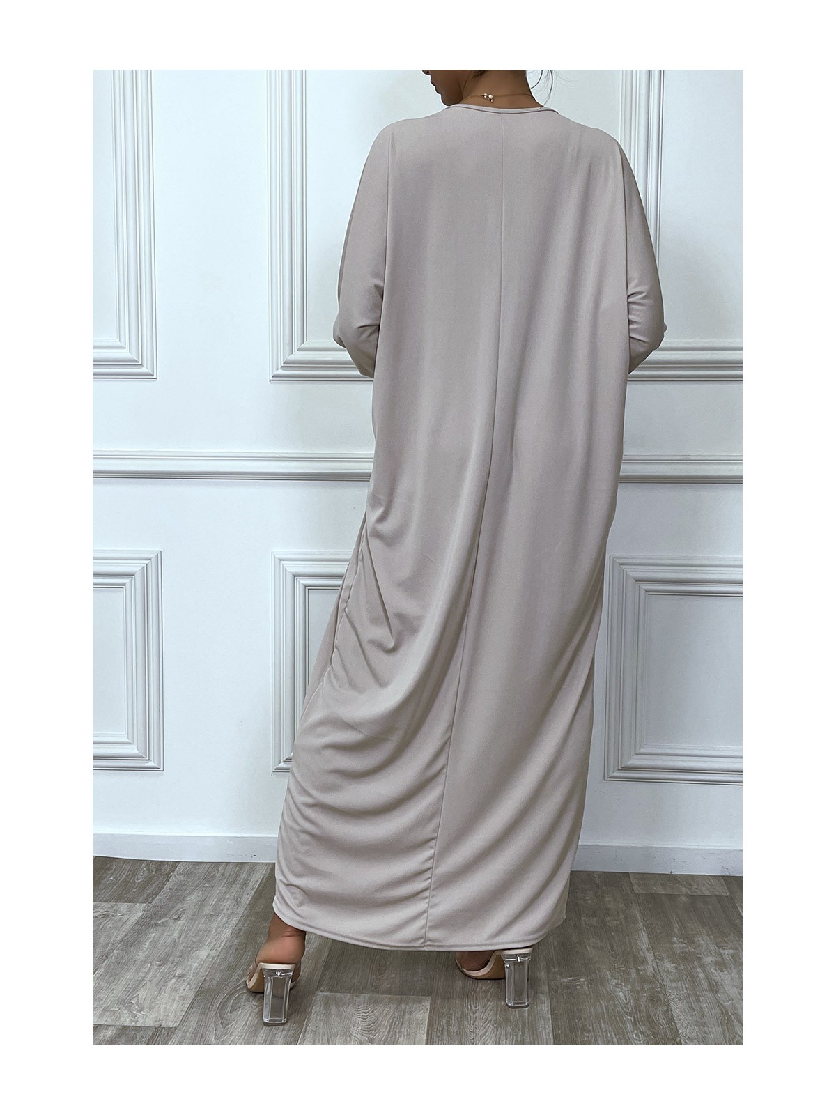 Abaya beige à encolure de strass et manches longues - 9