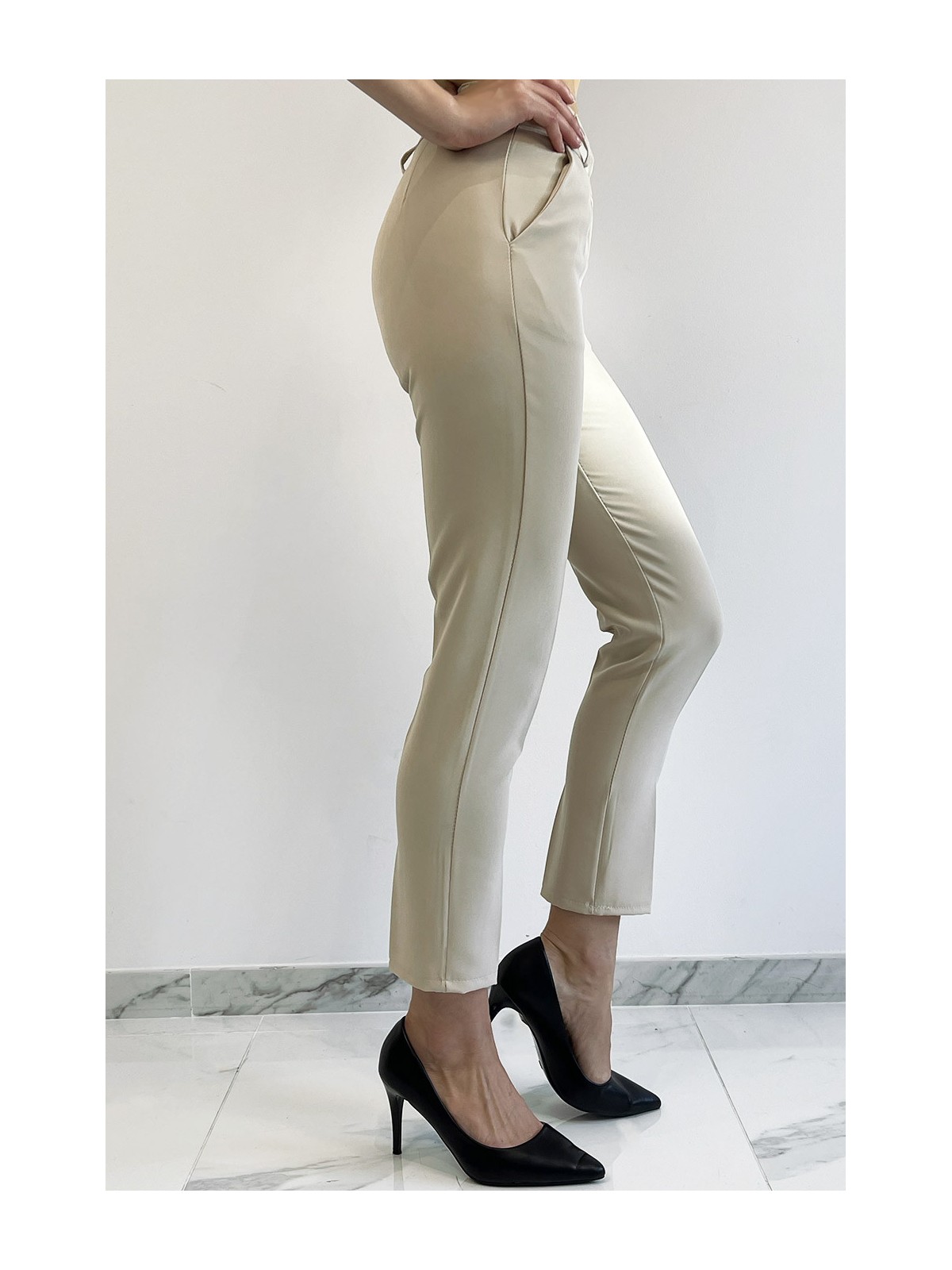 Pantalon slim beige avec poches style working girl - 5