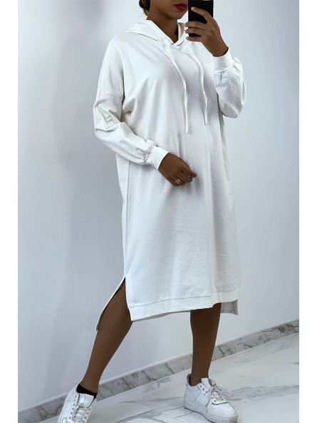 Longue robe sweat over size en blanc avec capuche - 1