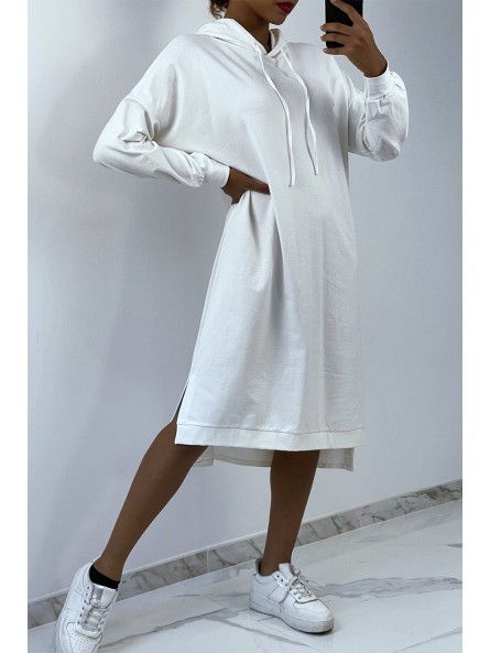 Longue robe sweat over size en blanc avec capuche - 2