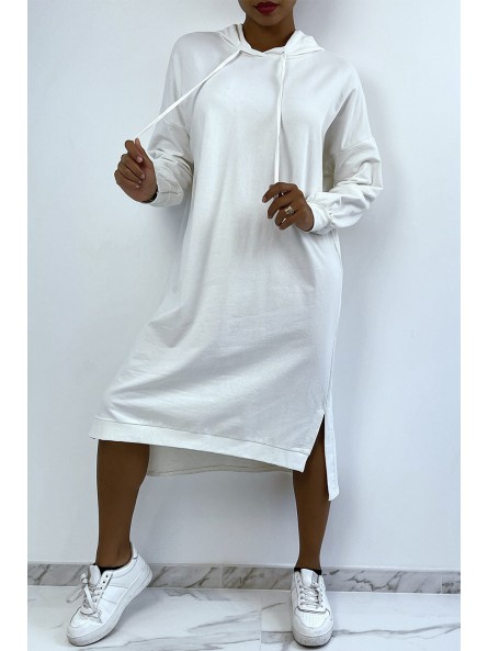 Longue robe sweat over size en blanc avec capuche - 4