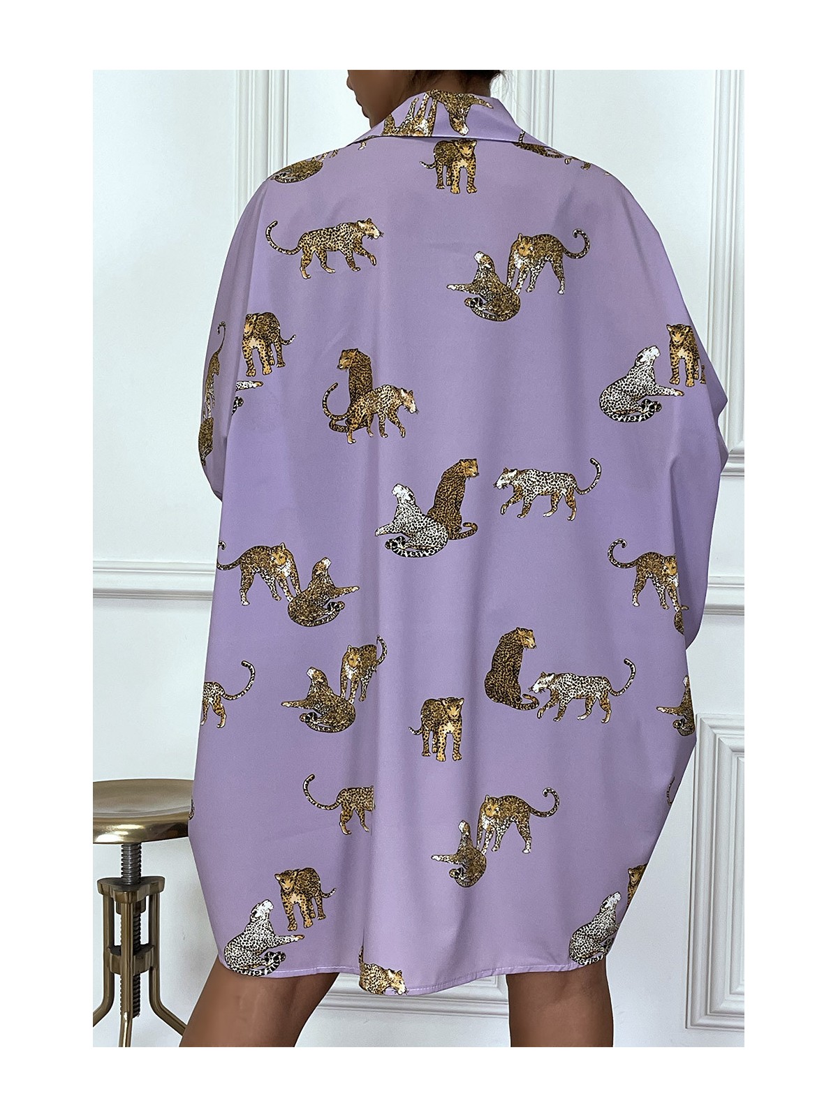 Chemise lila longue à l'arrière, imprimés léopard avec manches amples - 1