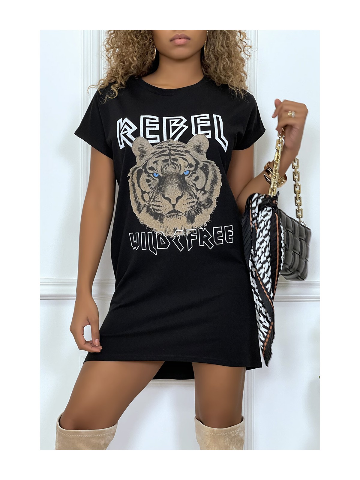 Robe t-shirt noir avec poches et écriture REBEL avec dessin de lion - 4