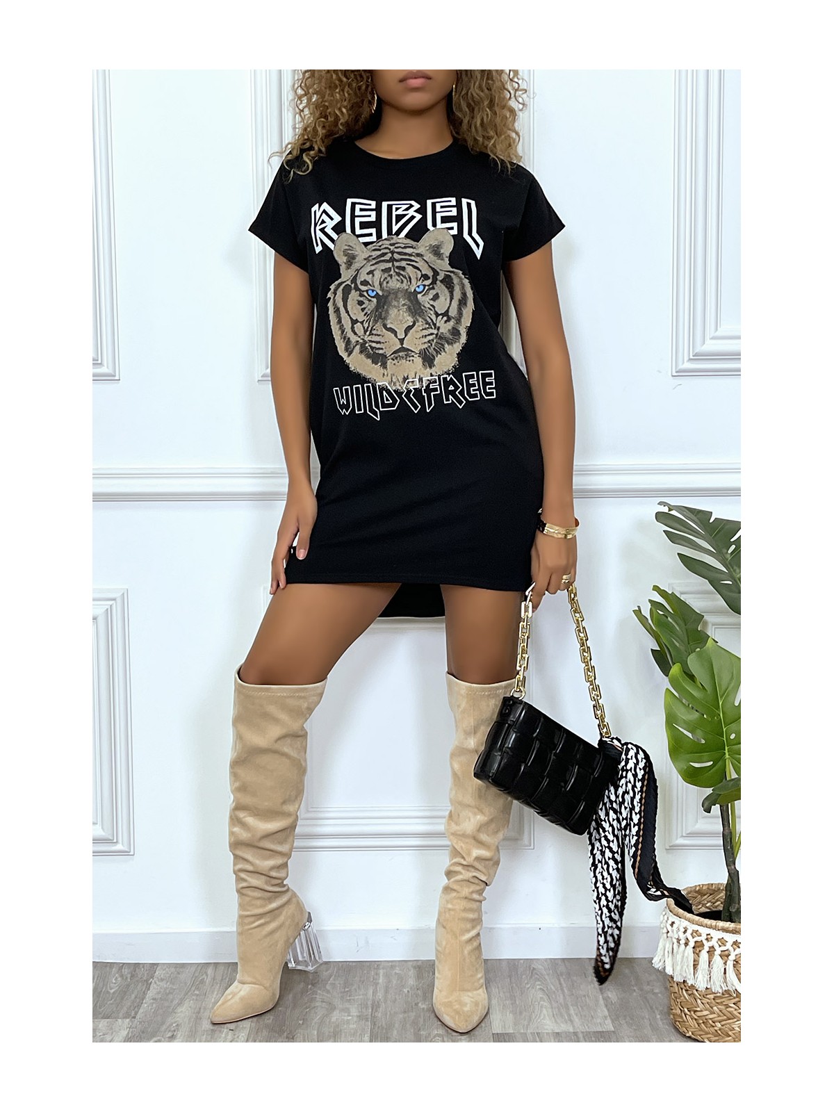 Robe t-shirt noir avec poches et écriture REBEL avec dessin de lion - 5