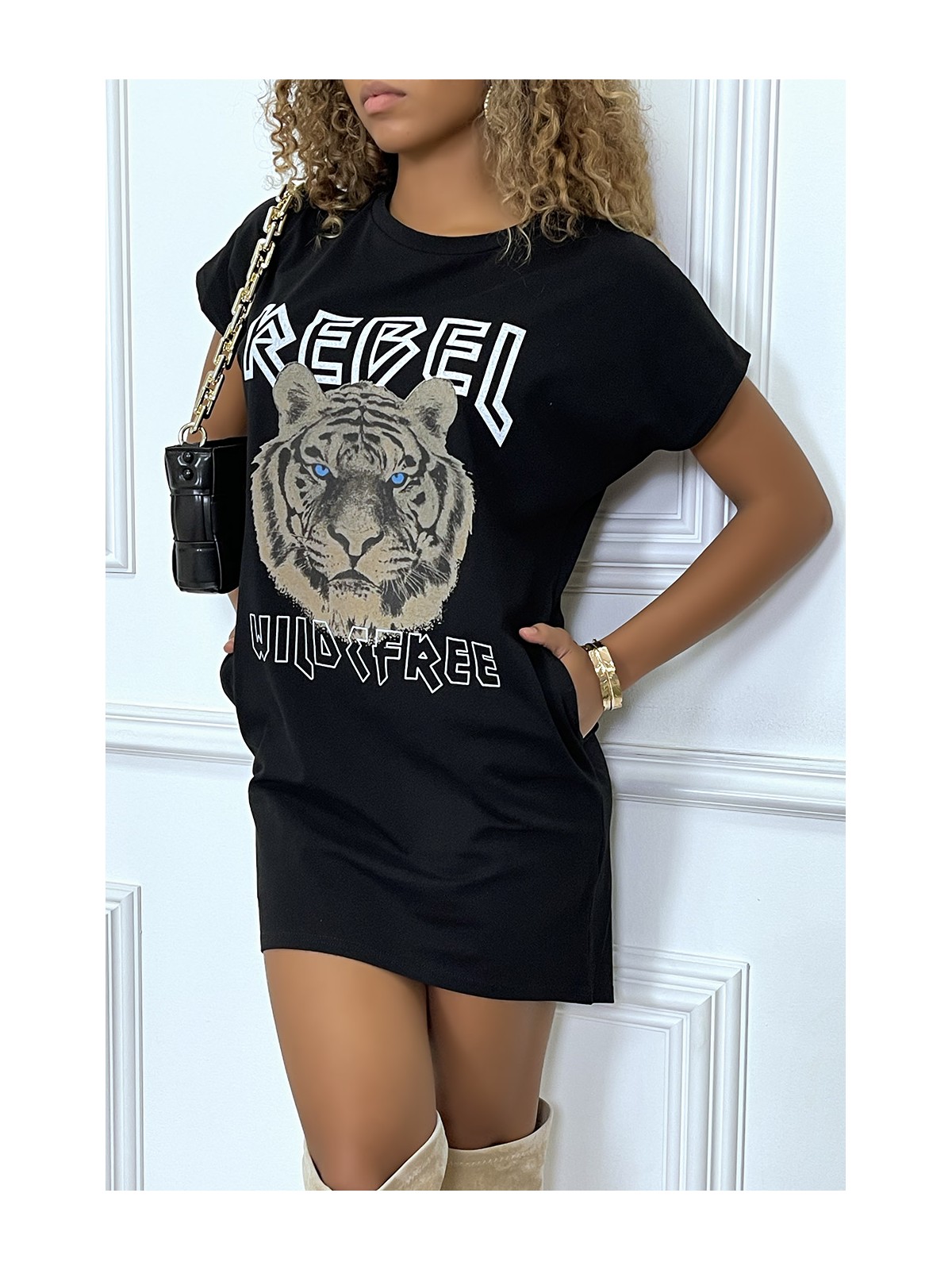 Robe t-shirt noir avec poches et écriture REBEL avec dessin de lion - 6