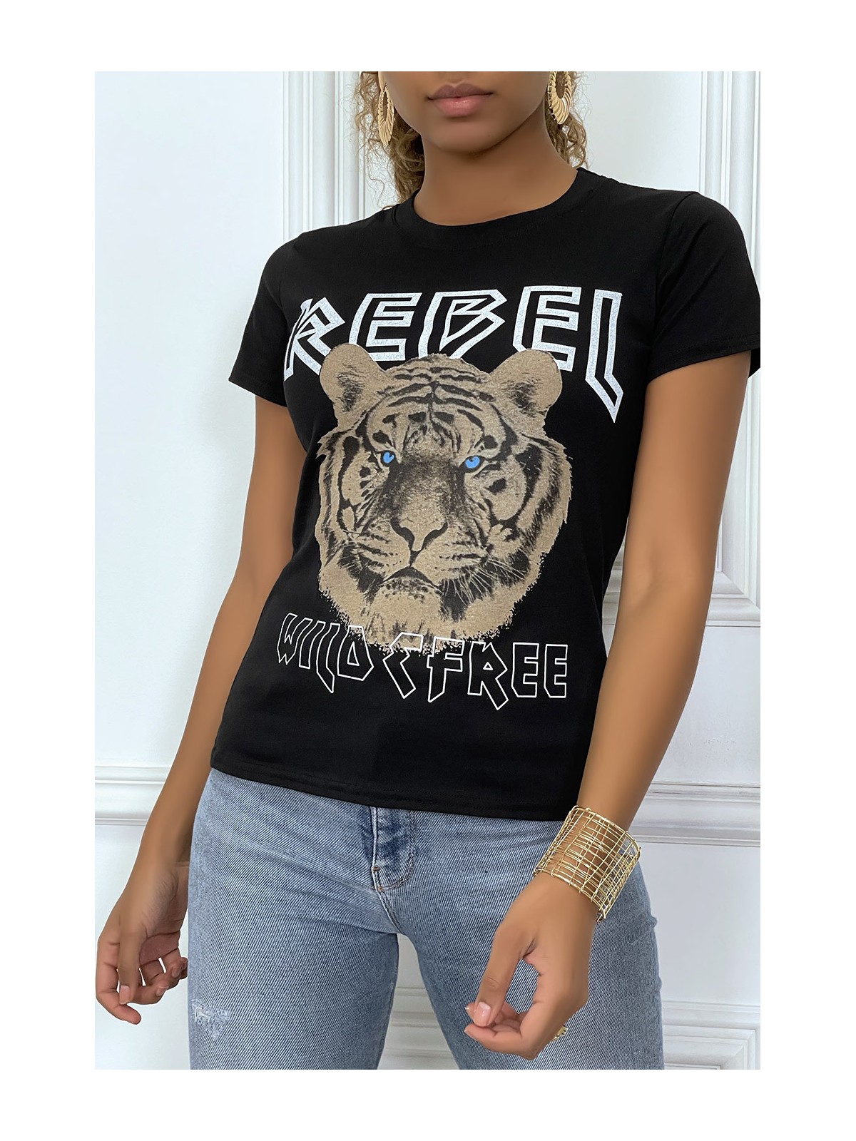 Tee-shirt noir cintrée avec écriture REBEL et tête de lion - 4