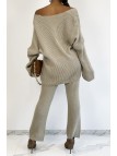 Ensemble gilet oversize et pantalon évasé couleur taupe en maille style cocooning - 2