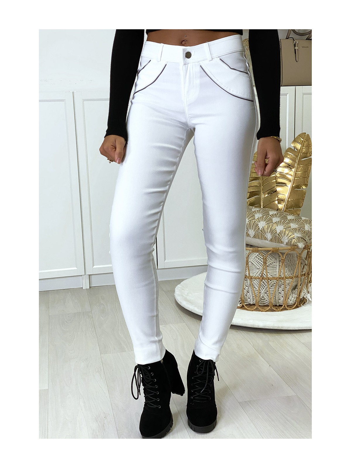 Pantalon slim blanc en strech avec zip et suédine à l'avant - 1
