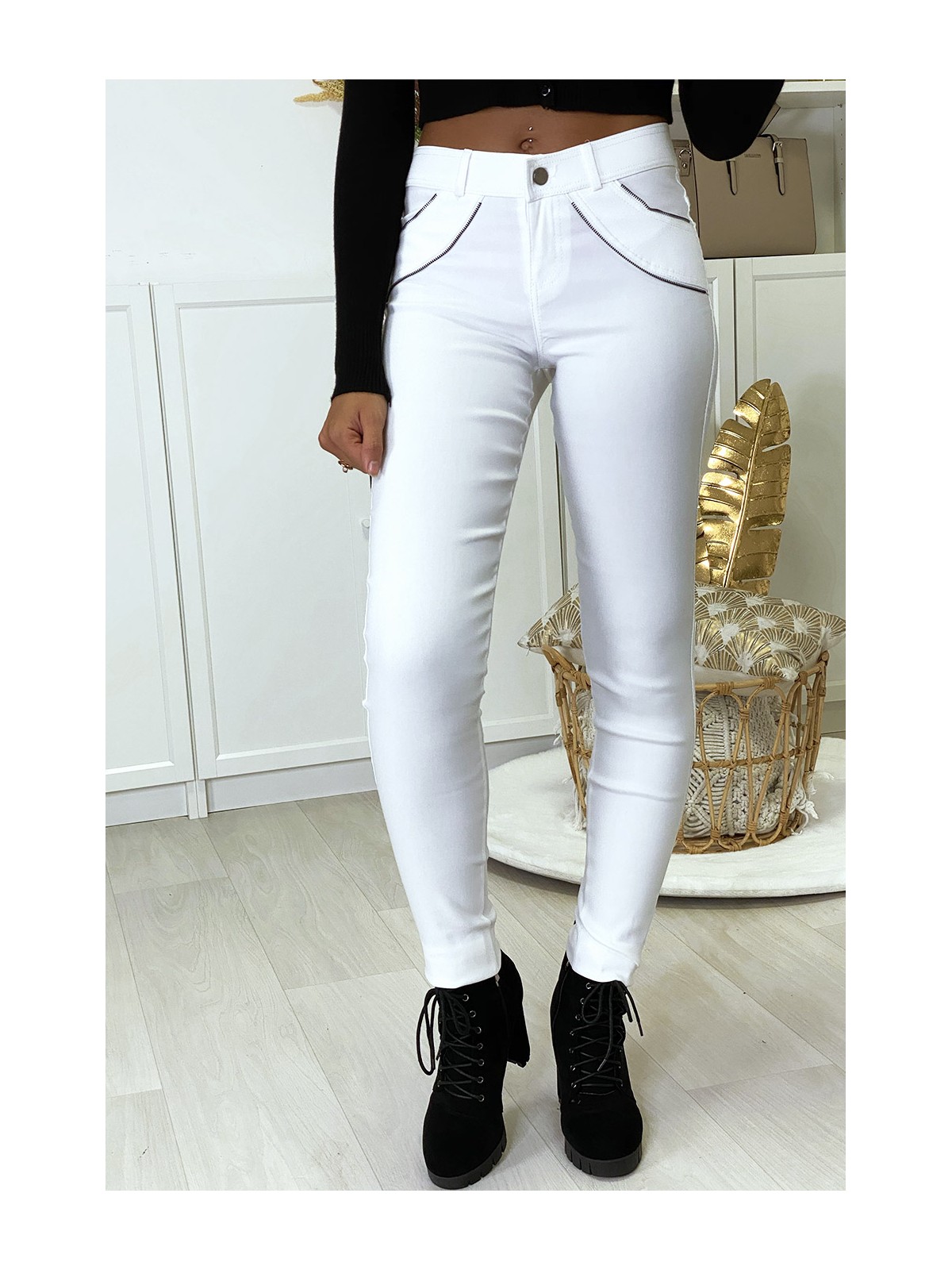 Pantalon slim blanc en strech avec zip et suédine à l'avant - 2