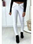 Pantalon slim blanc en strech avec zip et suédine à l'avant - 3