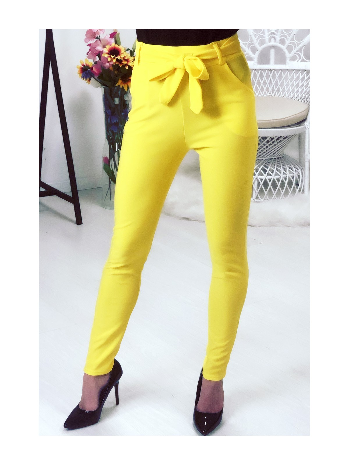 Pantalon  jaune avec ceinture et poches - 3