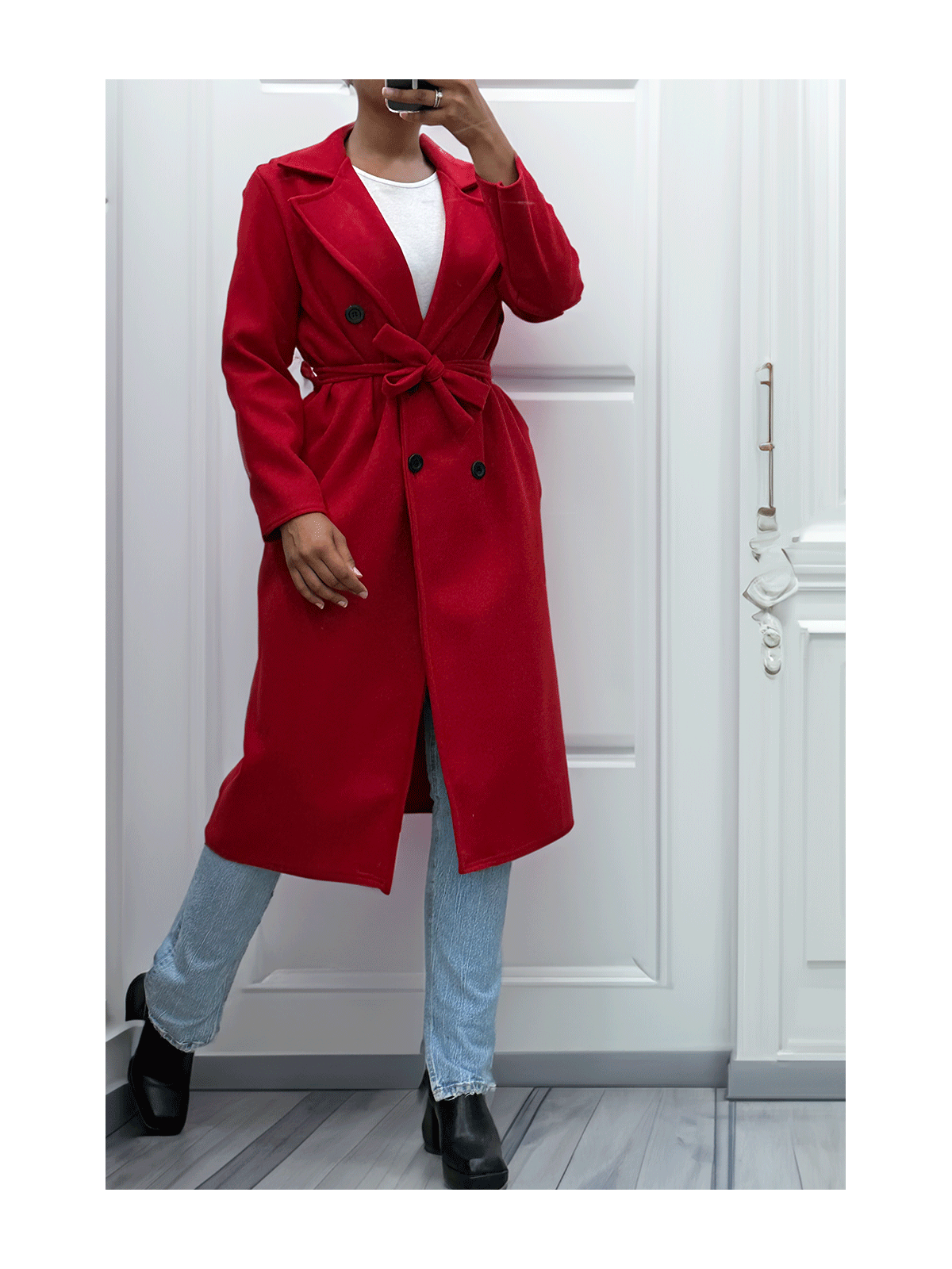 Long manteau croisé en rouge avec poches boutons et ceinture - 8