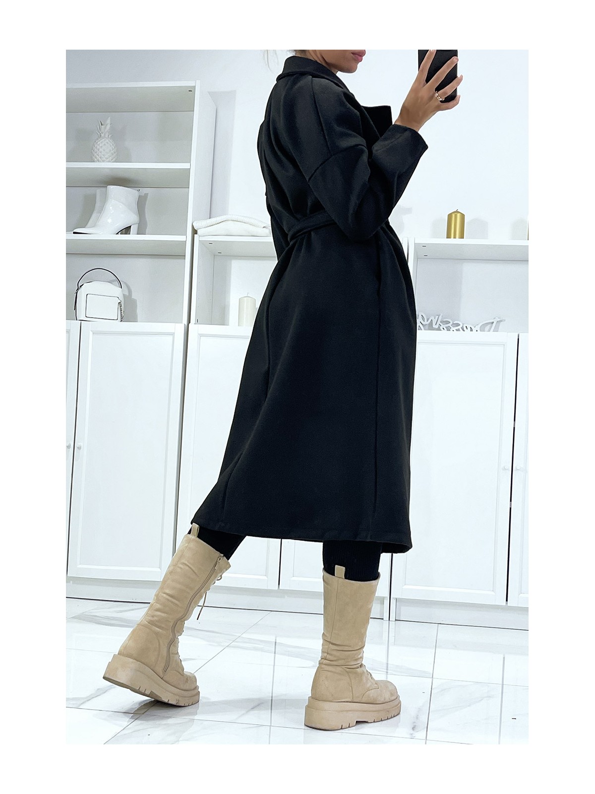 Long manteau noir avec ceinture et poches - 3