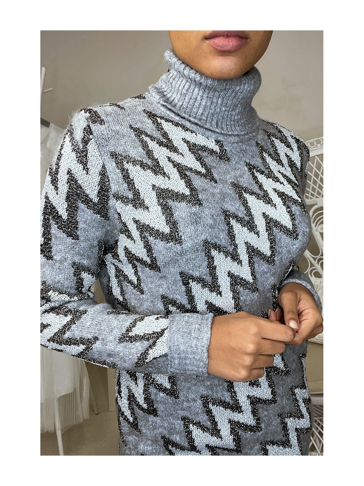 Long pull gris avec co roulé et motif zigzag brillant - 1