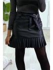Jolie jupe noire très tendance en simili avec ceinture plis et poche - 1