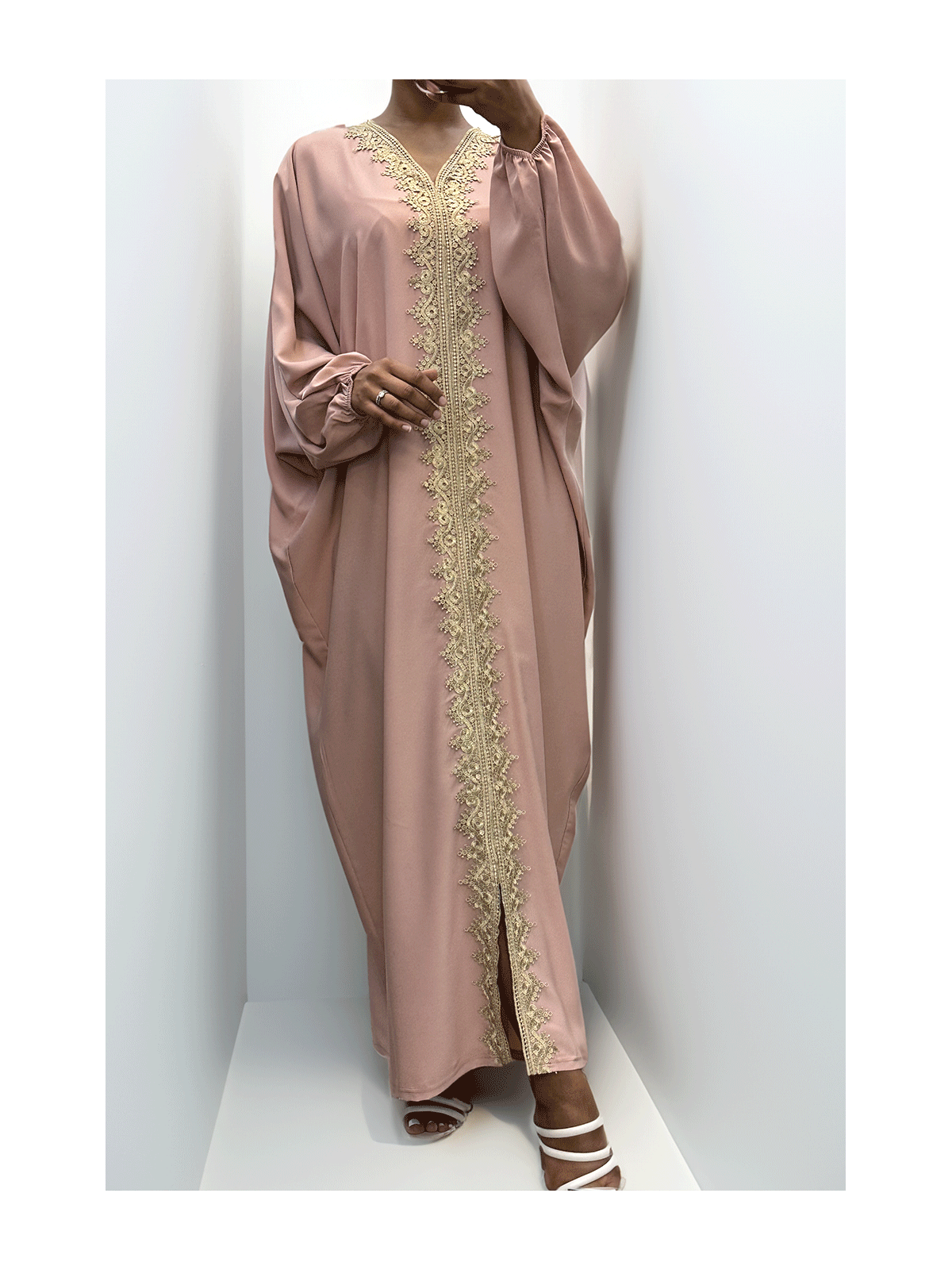 Longue abaya rose over size avec une jolie dentelle  - 3