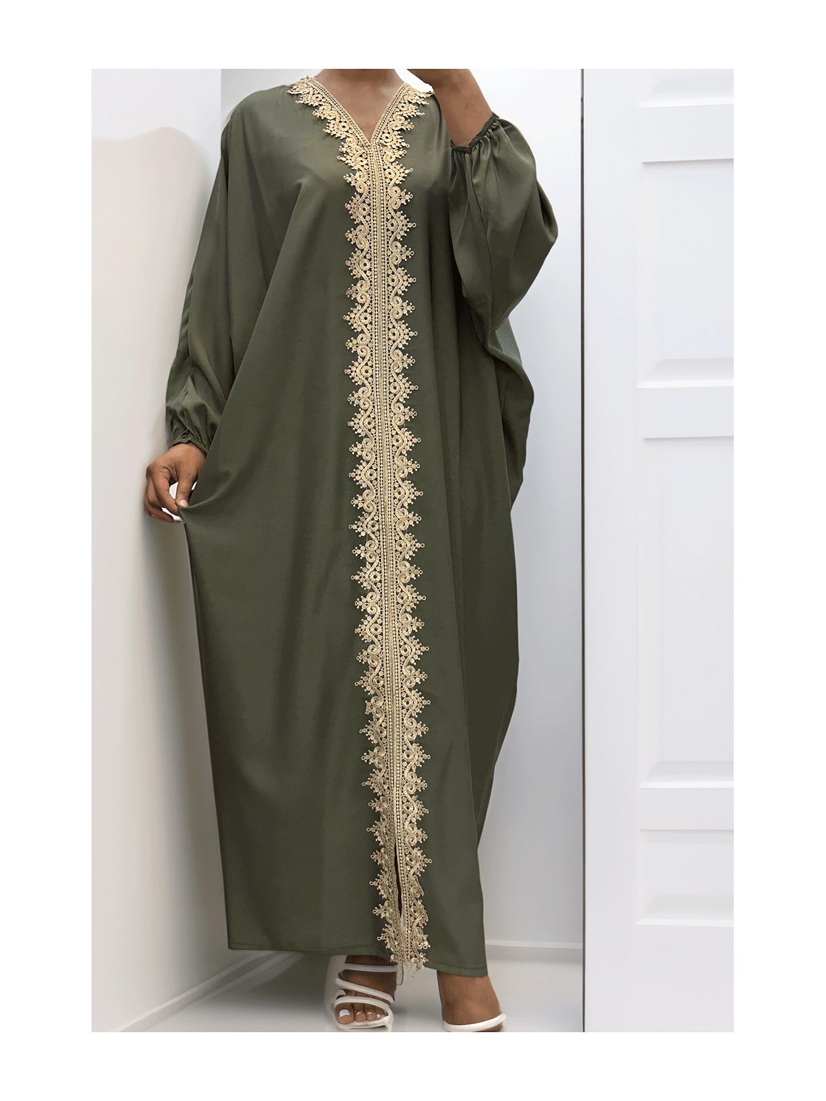 Longue abaya kaki over size avec une jolie dentelle  - 3