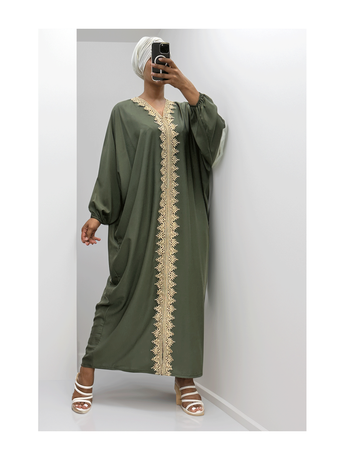 Longue abaya kaki over size avec une jolie dentelle  - 4