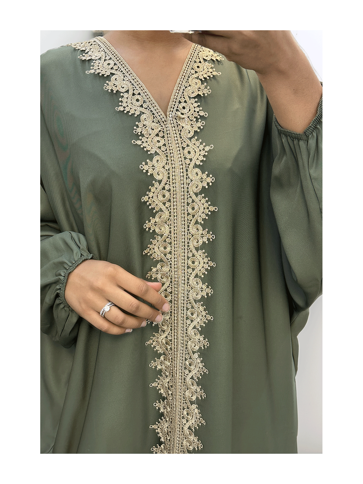 Longue abaya kaki over size avec une jolie dentelle  - 5