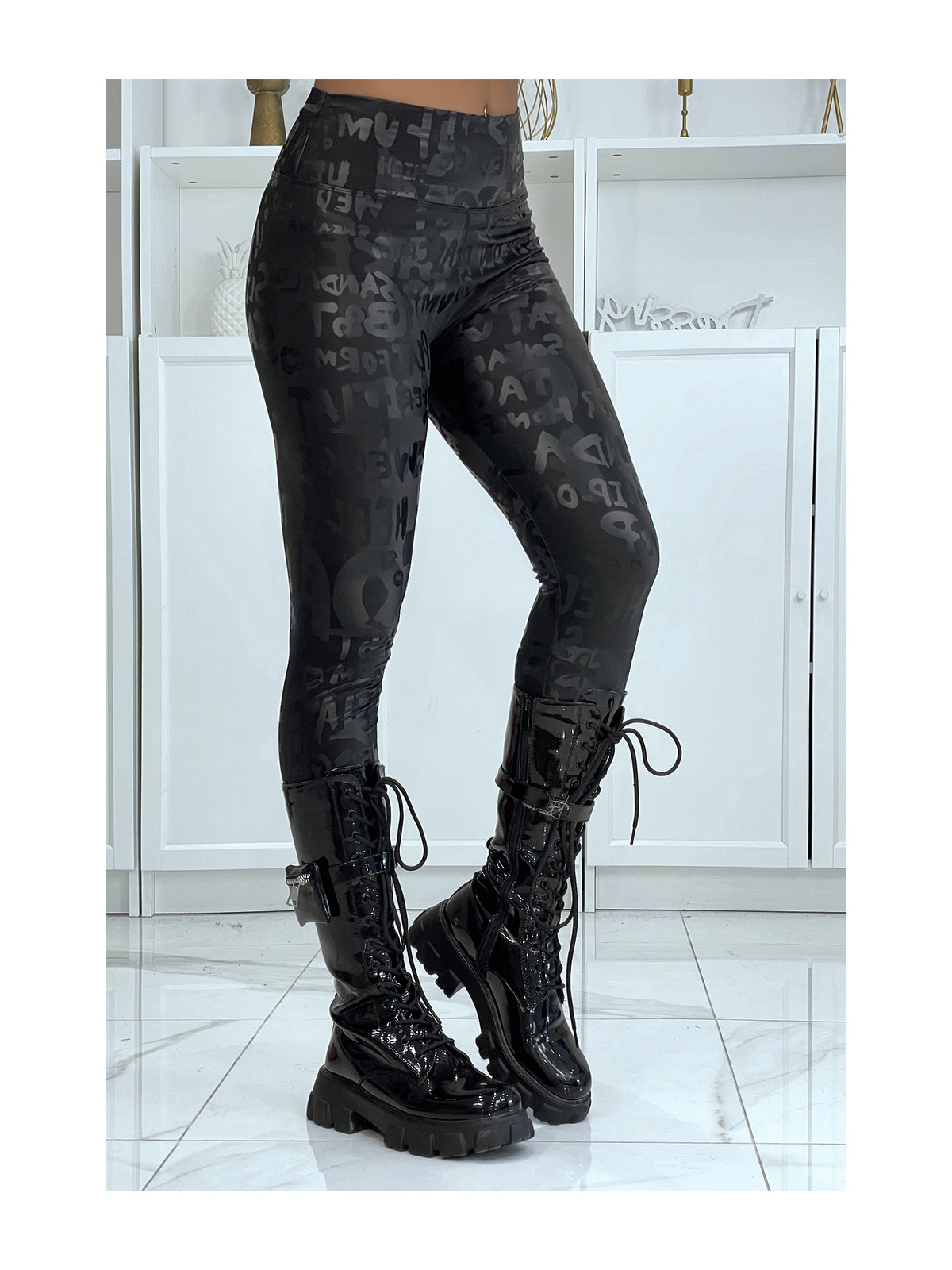 Legging noir avec écriture effet 3D. Legging nouvelle génération - 3