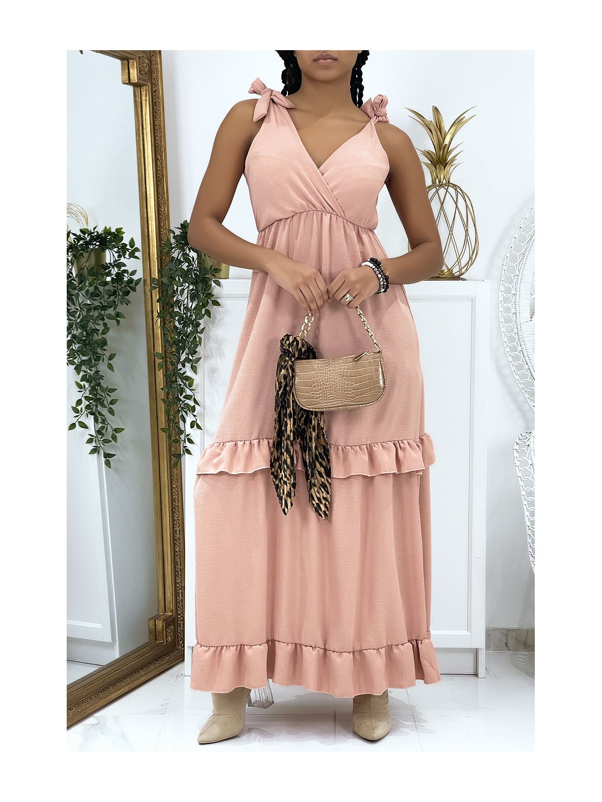 Longue robe rose croisé au buste avec noeuds aux épaules - 3