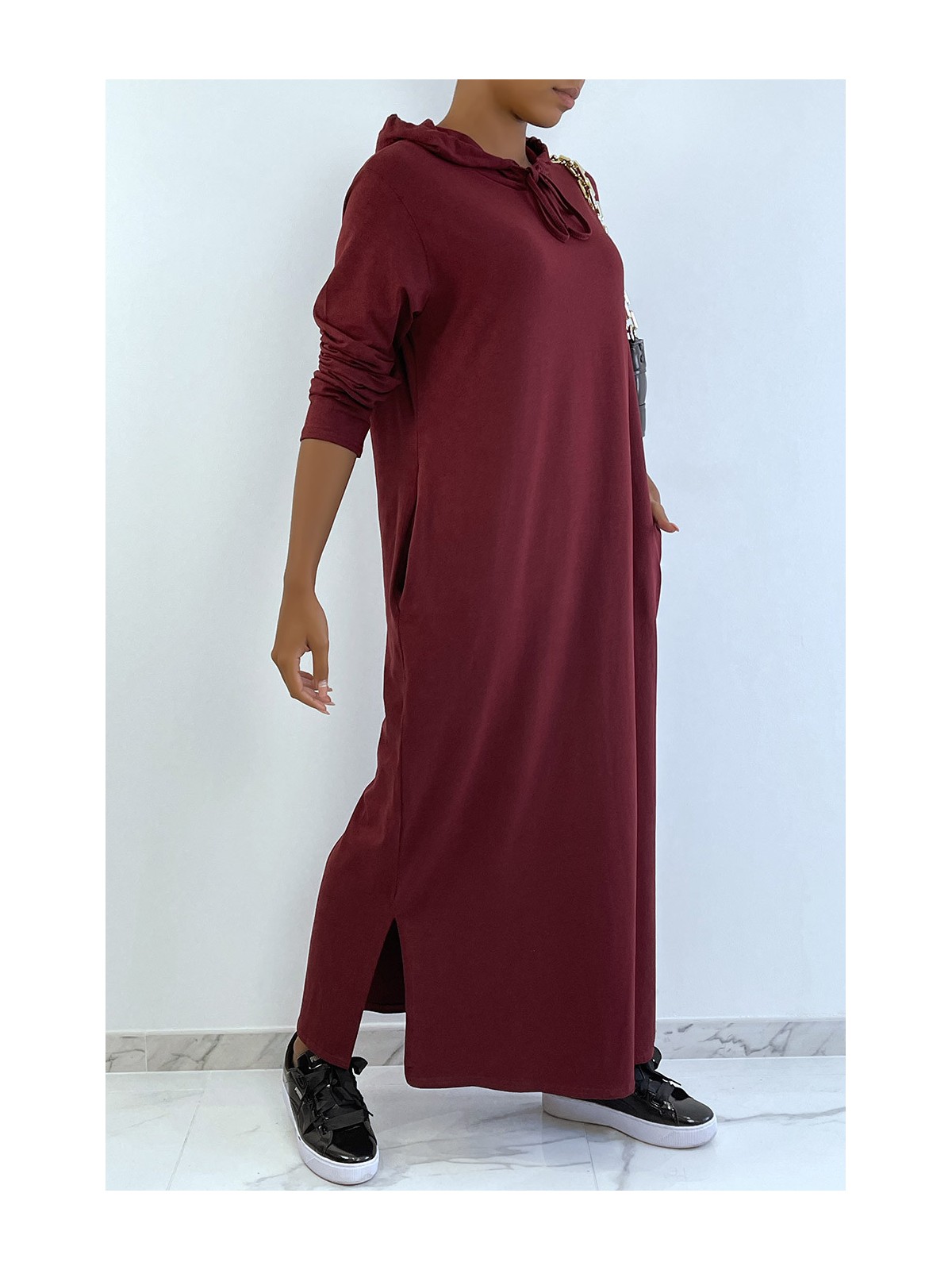 Longue robe sweat abaya bordeaux à capuche - 3