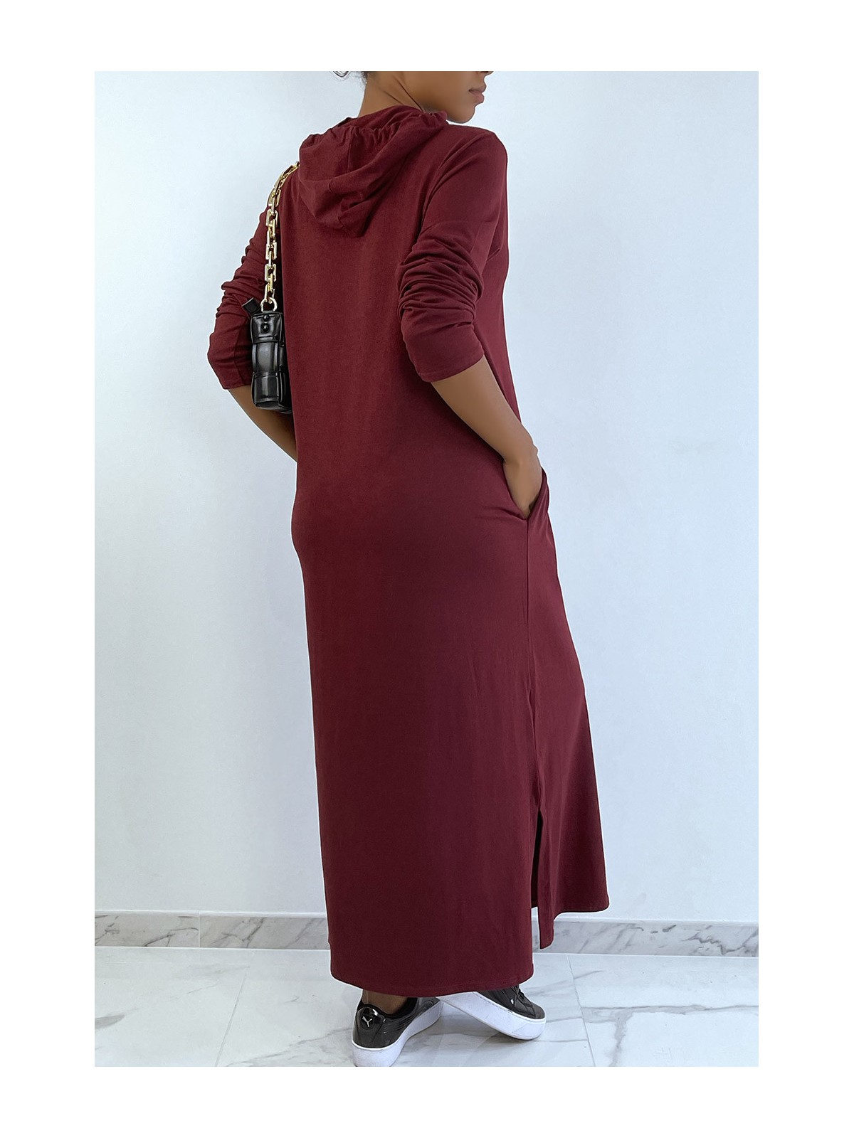 Longue robe sweat abaya bordeaux à capuche - 4