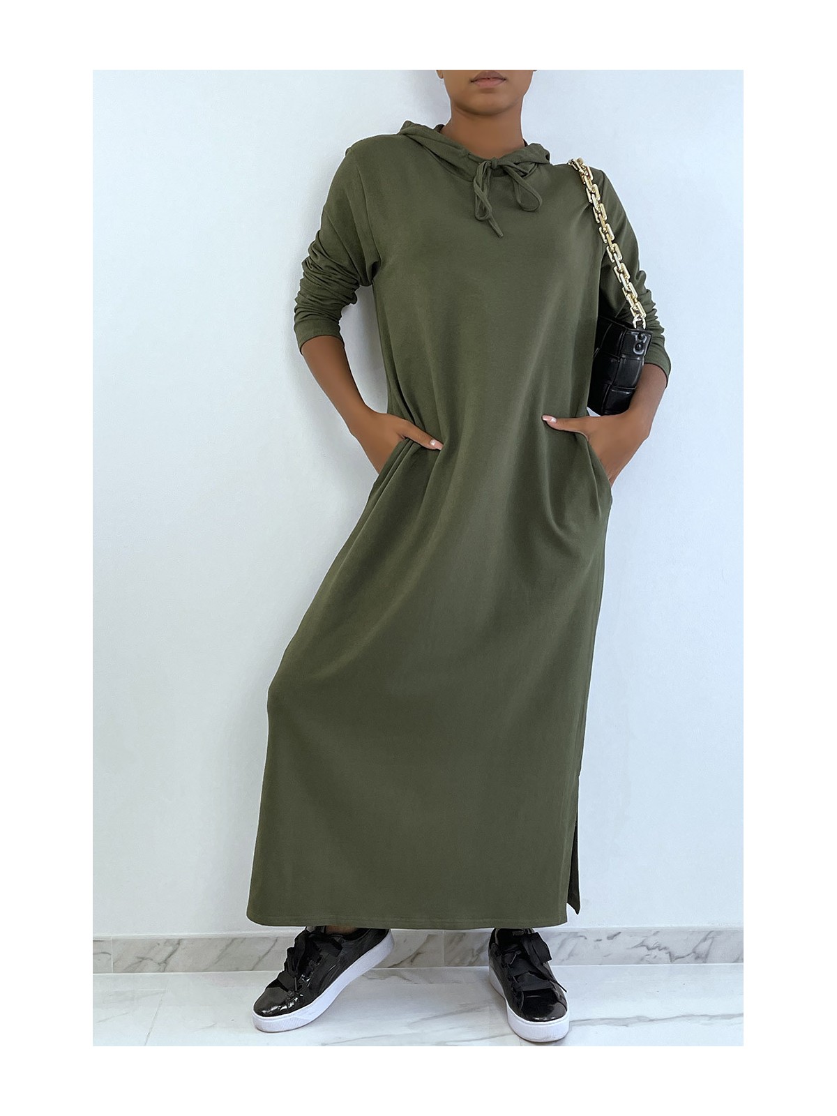 Longue robe sweat abaya kaki à capuche - 3