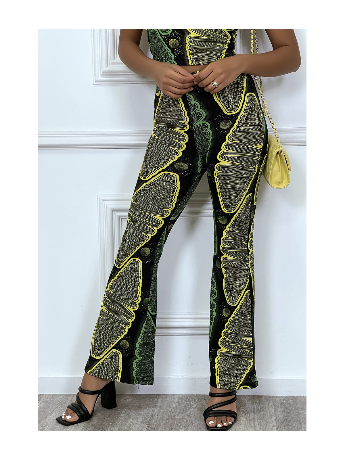 Pantalon noir evasée à imprimé wax jaune et vert - 1