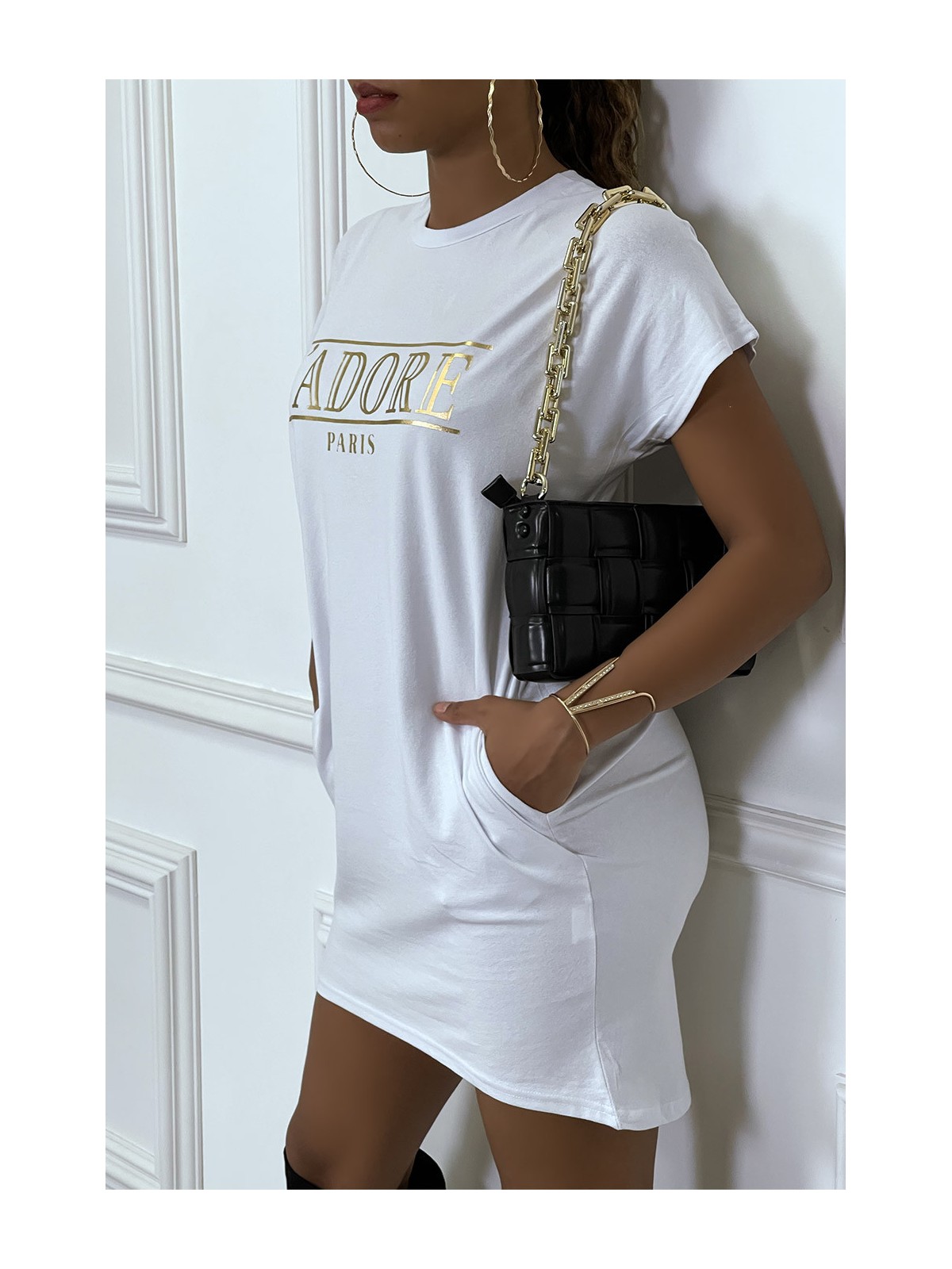 Robe T-shirt courte asymétrique blanc avec écriture doré "J'adore" et poches - 7
