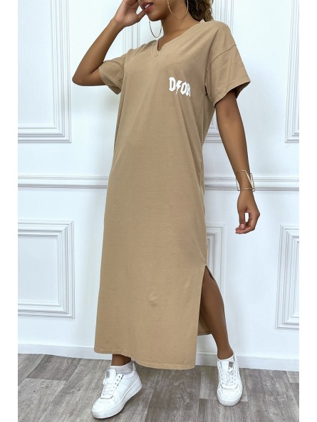 Robe T-shirt très longue col V camel avec écriture inspiration luxe - 3