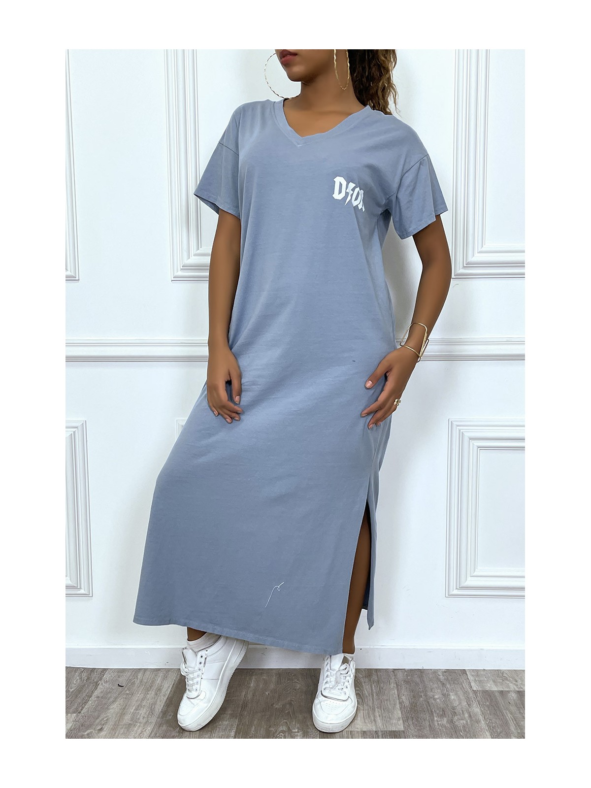 Robe T-shirt très longue col V bleu avec écriture inspiration luxe - 1