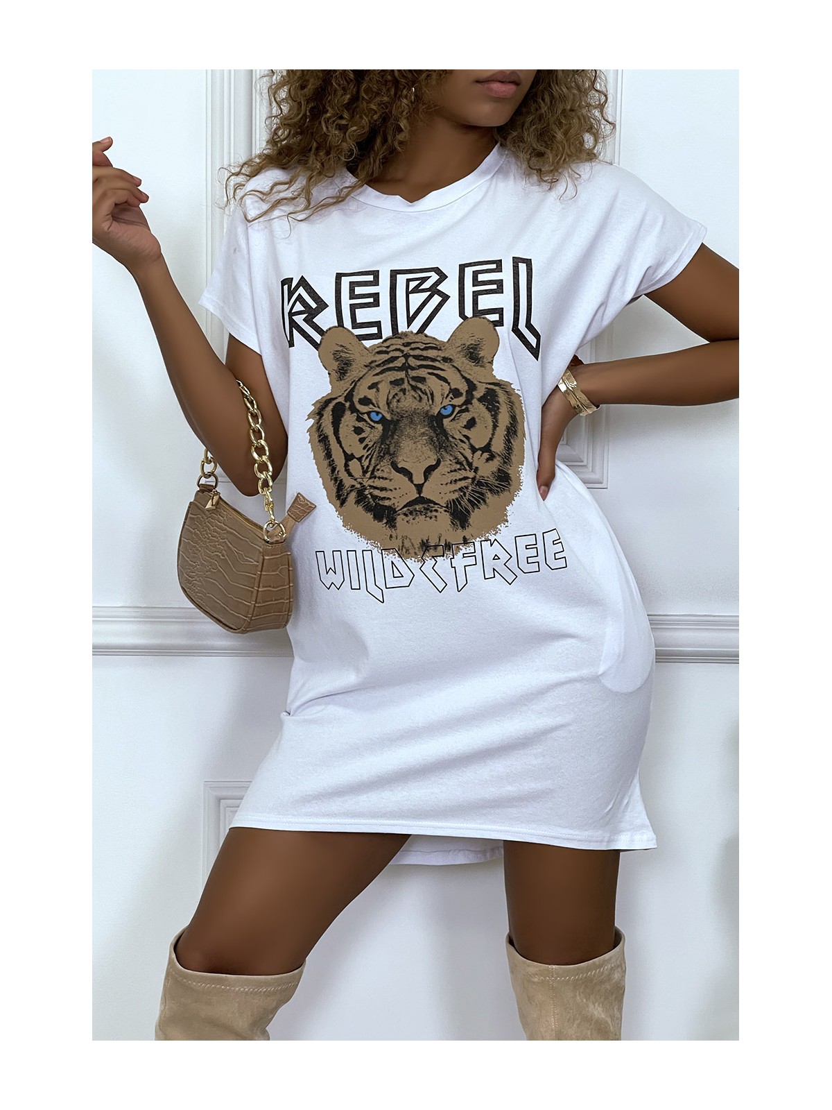 Robe t-shirt blanc avec poches et écriture REBEL avec dessin de lion - 2