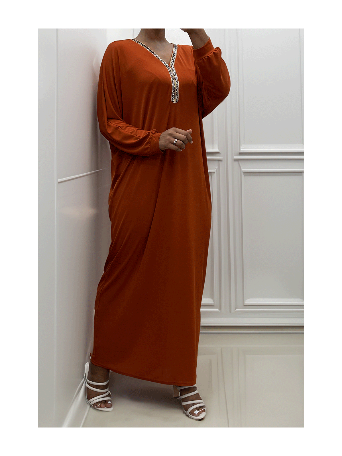 Abaya cognac à encolure de strass et manches longues - 2