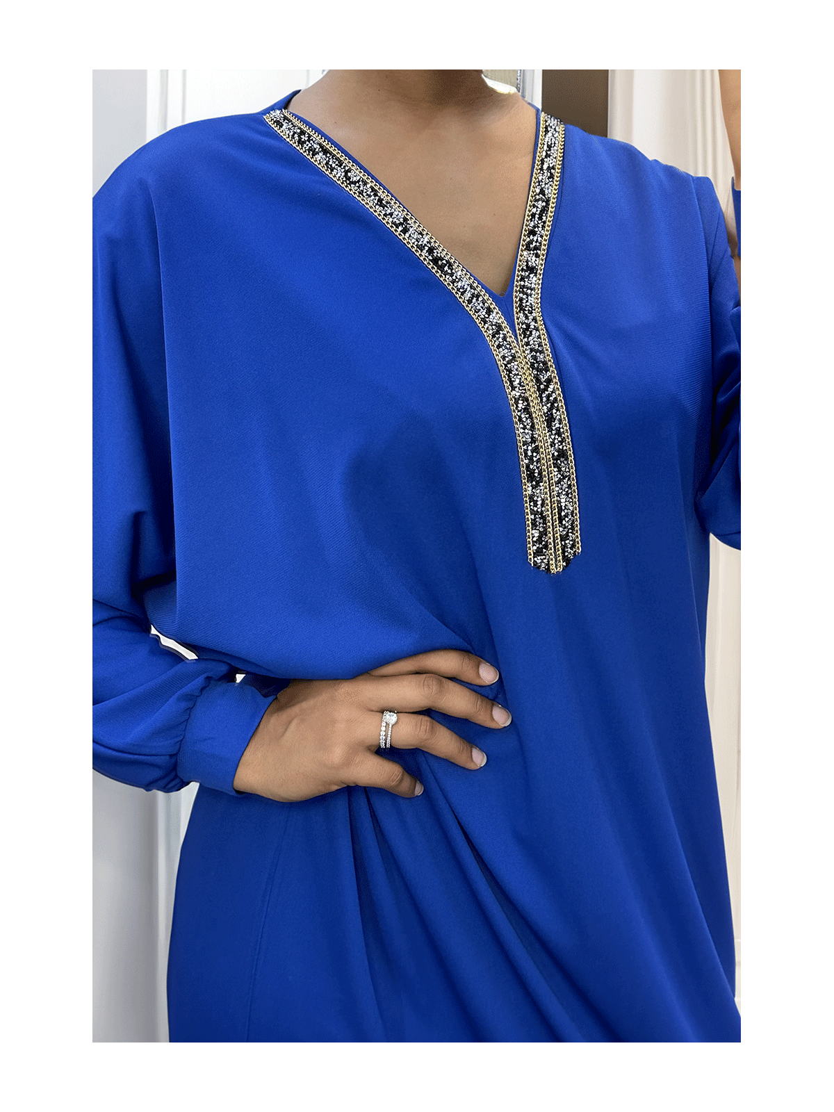 Abaya royal à encolure de strass et manches longues - 4