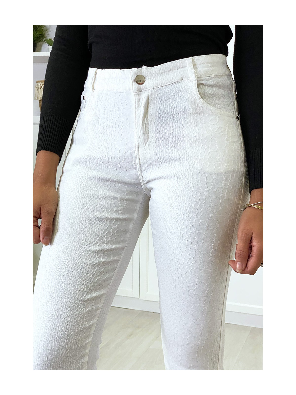 Pantalon slim blanc motif python avec 5 poches - 4