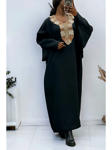 Abaya noir avec une jolie coupe ample et de la broderie à l'avant  - 1