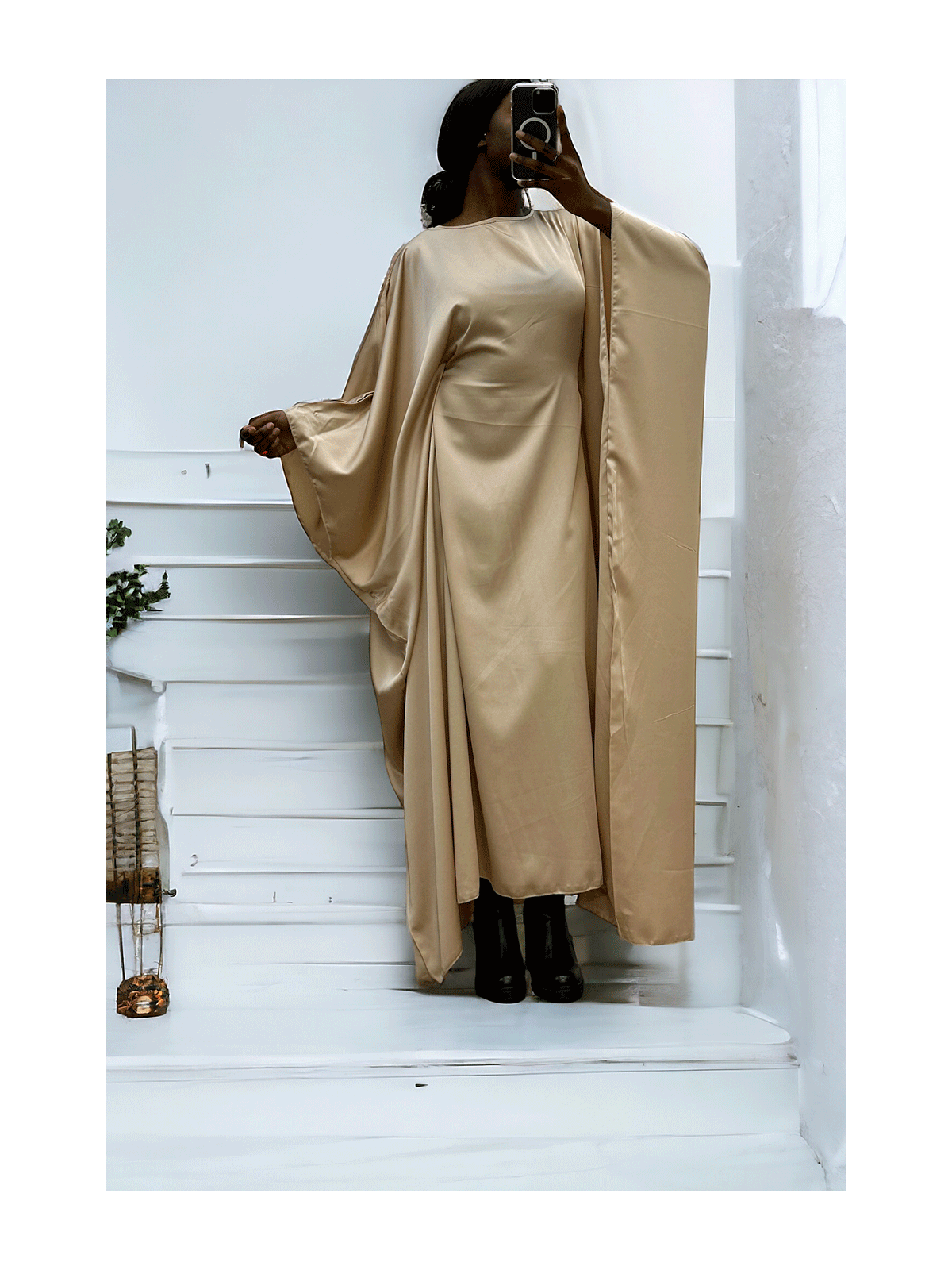 Abaya satiné beige over-size (36-52) avec élastique intérieur pour un effet ajusté   - 1