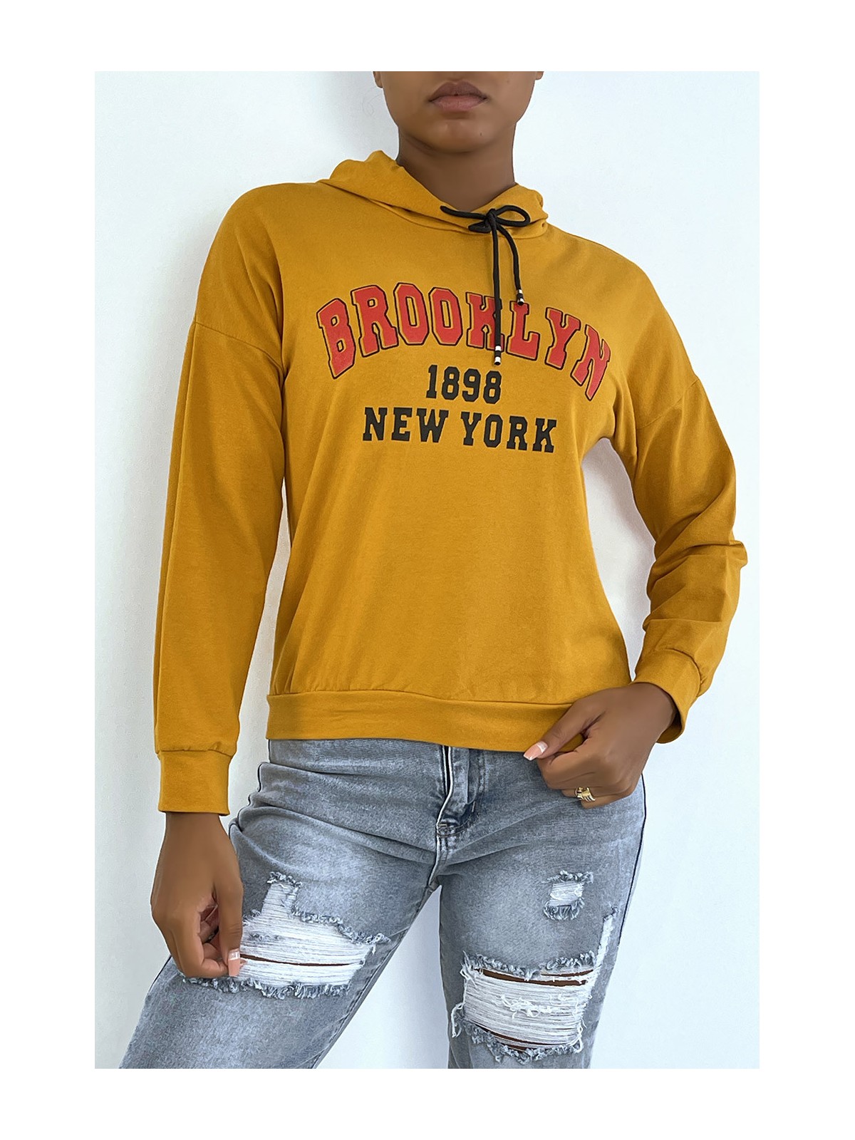 Sweat à capuche moutarde avec écriture BROOKLYN 898 NEW YORK - 1