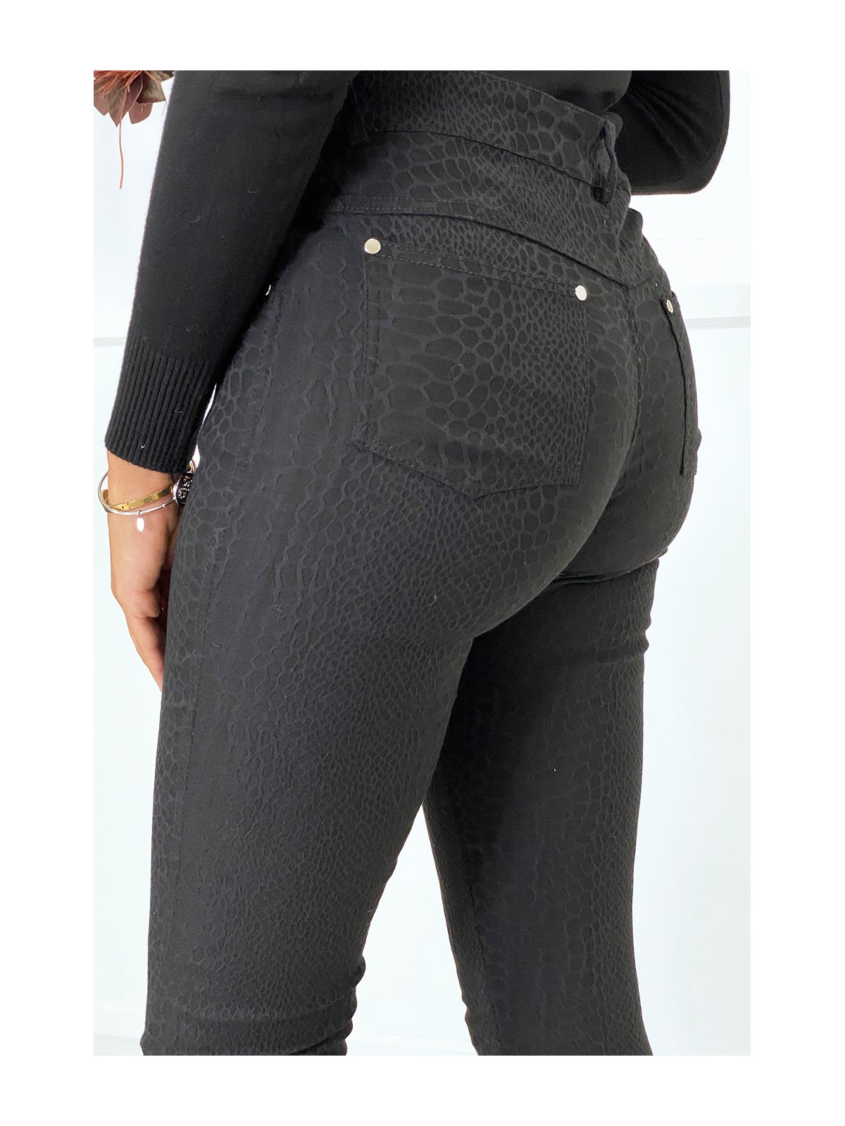 Pantalon slim noir motif python avec 5 poches - 7